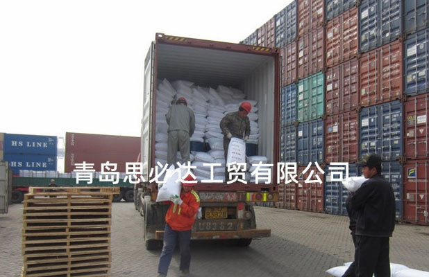 提供青島港各場站人工打托、纏膜、裝卸、掏箱等服務